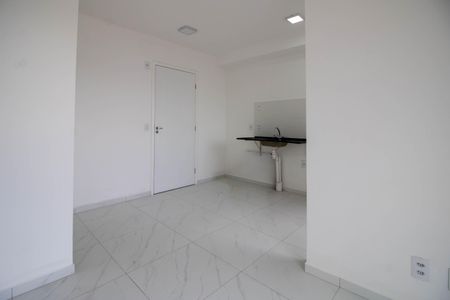 Sala/Cozinha de apartamento para alugar com 2 quartos, 39m² em Jardim Piracuama, São Paulo