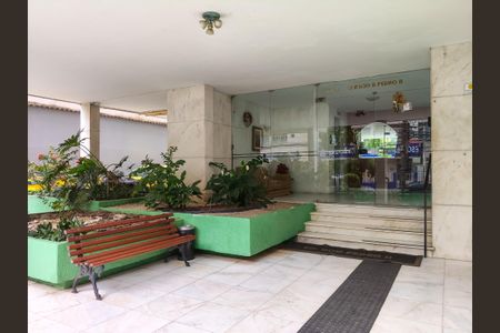 Apartamento para alugar com 75m², 2 quartos e 1 vagaFachada e portaria