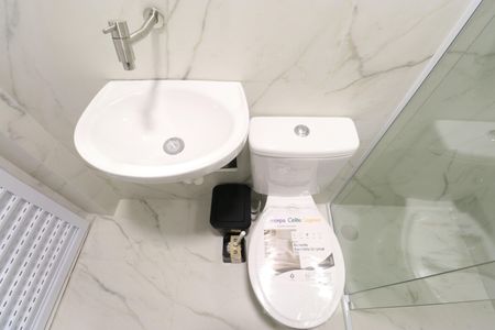 Banheiro de kitnet/studio para alugar com 1 quarto, 20m² em Barra Funda, São Paulo