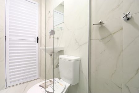 Banheiro de kitnet/studio para alugar com 1 quarto, 20m² em Barra Funda, São Paulo