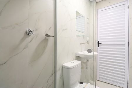 Banheiro  de kitnet/studio para alugar com 1 quarto, 20m² em Barra Funda, São Paulo