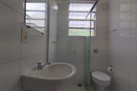 Banheiro de kitnet/studio para alugar com 1 quarto, 30m² em Copacabana, Rio de Janeiro