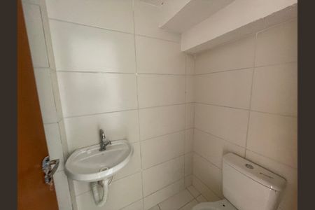 Lavabo de casa de condomínio para alugar com 2 quartos, 58m² em Caucaia do Alto, Cotia