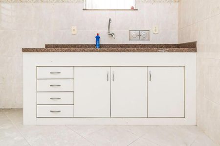 Casa à venda com 84m², 3 quartos e sem vaga Casa à venda com 84m², 3 quartos e sem vagaCozinha - Armários