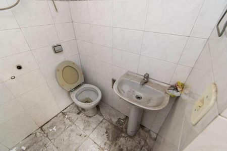 Casa à venda com 84m², 3 quartos e sem vaga Casa à venda com 84m², 3 quartos e sem vagaBanheiro de serviço