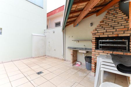 Casa de condomínio à venda com 161m², 3 quartos e 3 vagas Casa de condomínio à venda com 161m², 3 quartos e 3 vagasÁrea comum - Churrasqueira