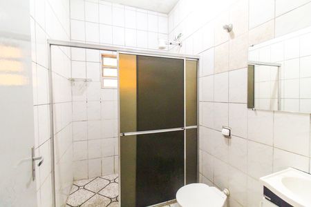 Banheiro de casa para alugar com 1 quarto, 55m² em Jardim Nélia, São Paulo