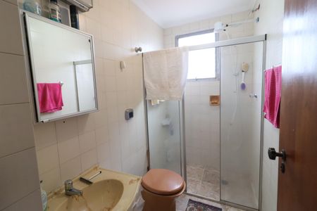 Banheiro de apartamento à venda com 2 quartos, 55m² em Jaguaribe, Osasco