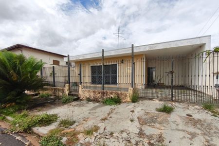 Casa à venda com 200m², 5 quartos e 2 vagasFachada