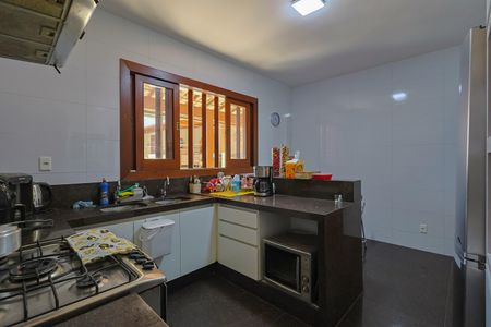 Casa à venda com 310m², 4 quartos e 4 vagas