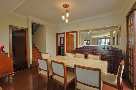 Casa à venda com 310m², 4 quartos e 4 vagas