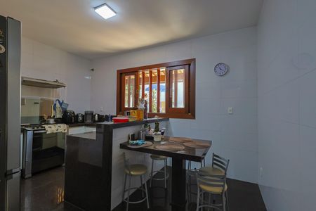 Casa à venda com 310m², 4 quartos e 4 vagas