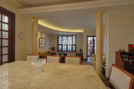 Casa à venda com 310m², 4 quartos e 4 vagas