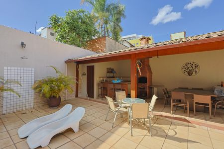 Casa à venda com 310m², 4 quartos e 4 vagas