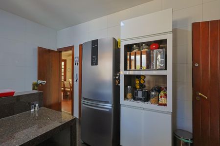 Casa à venda com 310m², 4 quartos e 4 vagas