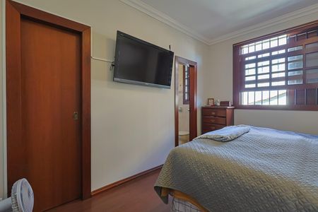 Casa à venda com 310m², 4 quartos e 4 vagas