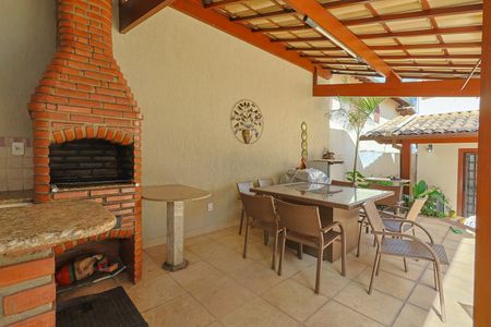 Casa à venda com 310m², 4 quartos e 4 vagas