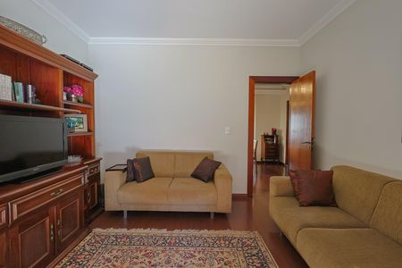 Casa à venda com 310m², 4 quartos e 4 vagas