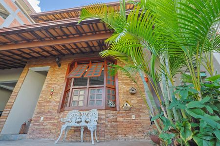 Casa à venda com 310m², 4 quartos e 4 vagas