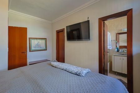 Casa à venda com 310m², 4 quartos e 4 vagas