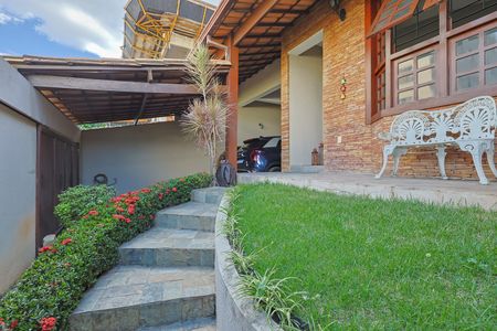 Casa à venda com 310m², 4 quartos e 4 vagas