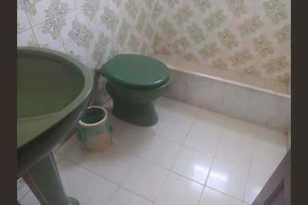 Casa de condomínio à venda com 103m², 3 quartos e 2 vagas Casa de condomínio à venda com 103m², 3 quartos e 2 vagasBanheiro