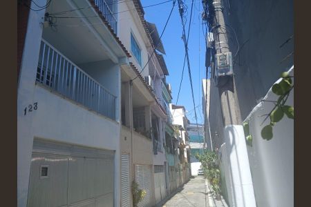 Casa de condomínio à venda com 103m², 3 quartos e 2 vagas Casa de condomínio à venda com 103m², 3 quartos e 2 vagasFachada