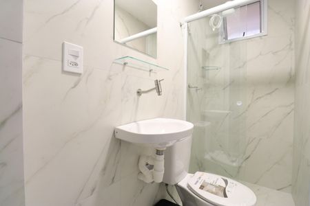 Banheiro  de kitnet/studio para alugar com 1 quarto, 18m² em Barra Funda, São Paulo