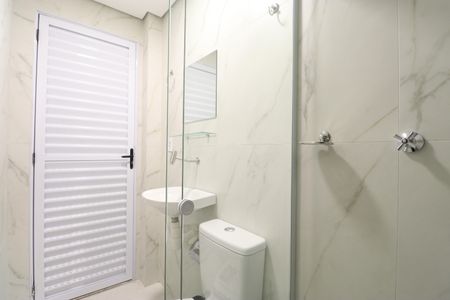 Banheiro  de kitnet/studio para alugar com 1 quarto, 18m² em Barra Funda, São Paulo