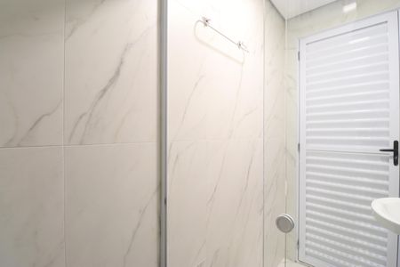 Banheiro  de kitnet/studio para alugar com 1 quarto, 18m² em Barra Funda, São Paulo