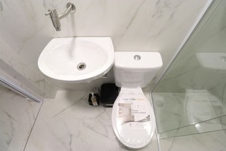 Banheiro  de kitnet/studio para alugar com 1 quarto, 18m² em Barra Funda, São Paulo