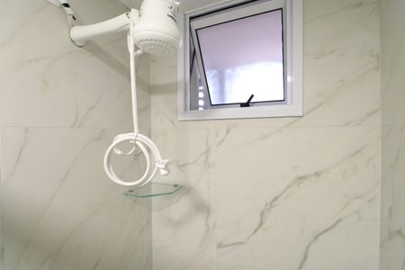 Banheiro de kitnet/studio para alugar com 1 quarto, 16m² em Barra Funda, São Paulo