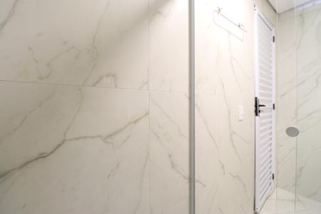 Banheiro de kitnet/studio para alugar com 1 quarto, 16m² em Barra Funda, São Paulo