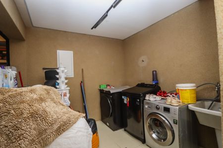 Casa à venda com 329m², 3 quartos e 5 vagas Casa à venda com 329m², 3 quartos e 5 vagasÁrea de Serviço