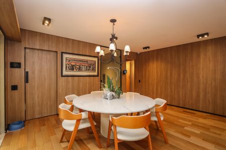 Casa à venda com 329m², 3 quartos e 5 vagas Casa à venda com 329m², 3 quartos e 5 vagasSala de Jantar