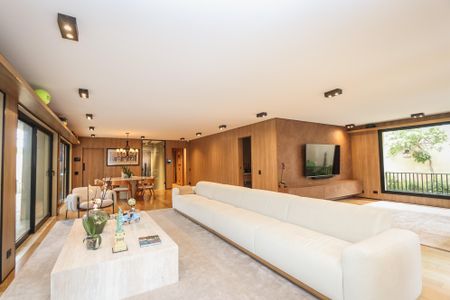 Casa à venda com 329m², 3 quartos e 5 vagas Casa à venda com 329m², 3 quartos e 5 vagasSala