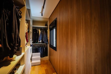 Casa à venda com 329m², 3 quartos e 5 vagas Casa à venda com 329m², 3 quartos e 5 vagasCloset da Suite 2