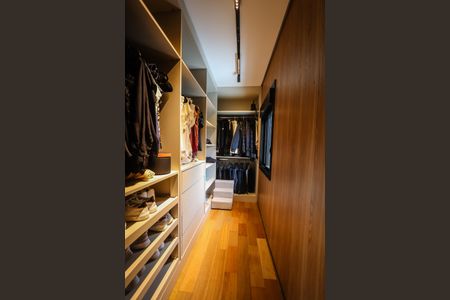 Casa à venda com 329m², 3 quartos e 5 vagas Casa à venda com 329m², 3 quartos e 5 vagasCloset da Suite 2