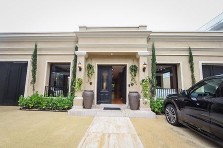 Casa à venda com 329m², 3 quartos e 5 vagas Casa à venda com 329m², 3 quartos e 5 vagasFrente da Casa