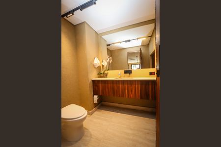 Casa à venda com 329m², 3 quartos e 5 vagas Casa à venda com 329m², 3 quartos e 5 vagasBanheiro da Piscina