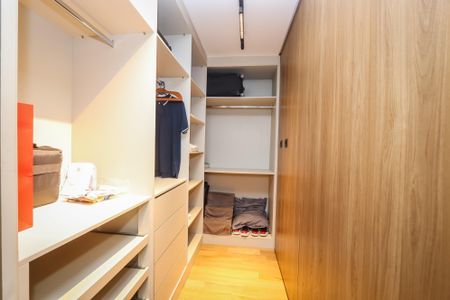 Casa à venda com 329m², 3 quartos e 5 vagas Casa à venda com 329m², 3 quartos e 5 vagasCloset da Suite