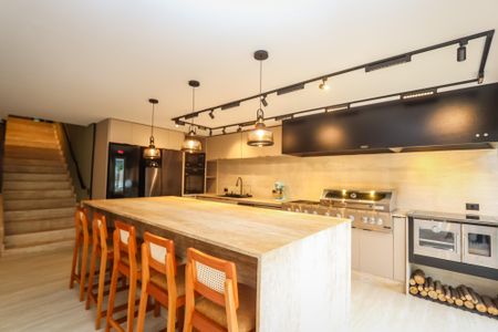 Casa à venda com 329m², 3 quartos e 5 vagas Casa à venda com 329m², 3 quartos e 5 vagasÁrea comum - Salão de festas