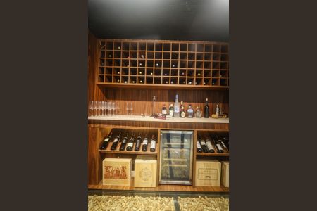 Casa à venda com 329m², 3 quartos e 5 vagas Casa à venda com 329m², 3 quartos e 5 vagasBar