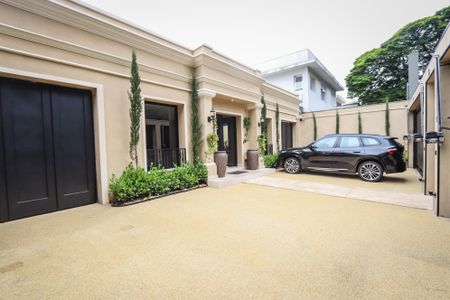 Casa à venda com 329m², 3 quartos e 5 vagas Casa à venda com 329m², 3 quartos e 5 vagasGaragem