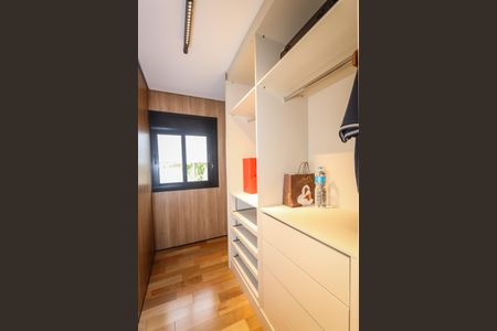 Casa à venda com 329m², 3 quartos e 5 vagas Casa à venda com 329m², 3 quartos e 5 vagasCloset da Suite