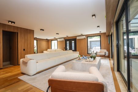 Casa à venda com 329m², 3 quartos e 5 vagas Casa à venda com 329m², 3 quartos e 5 vagasSala