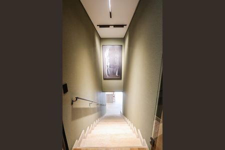 Casa à venda com 329m², 3 quartos e 5 vagas Casa à venda com 329m², 3 quartos e 5 vagasEscada