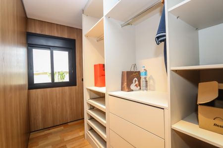 Casa à venda com 329m², 3 quartos e 5 vagas Casa à venda com 329m², 3 quartos e 5 vagasCloset da Suite
