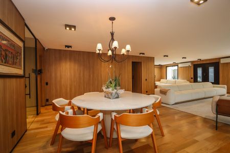 Casa à venda com 329m², 3 quartos e 5 vagas Casa à venda com 329m², 3 quartos e 5 vagasSala de Jantar