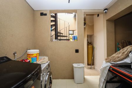 Casa à venda com 329m², 3 quartos e 5 vagas Casa à venda com 329m², 3 quartos e 5 vagasÁrea de Serviço